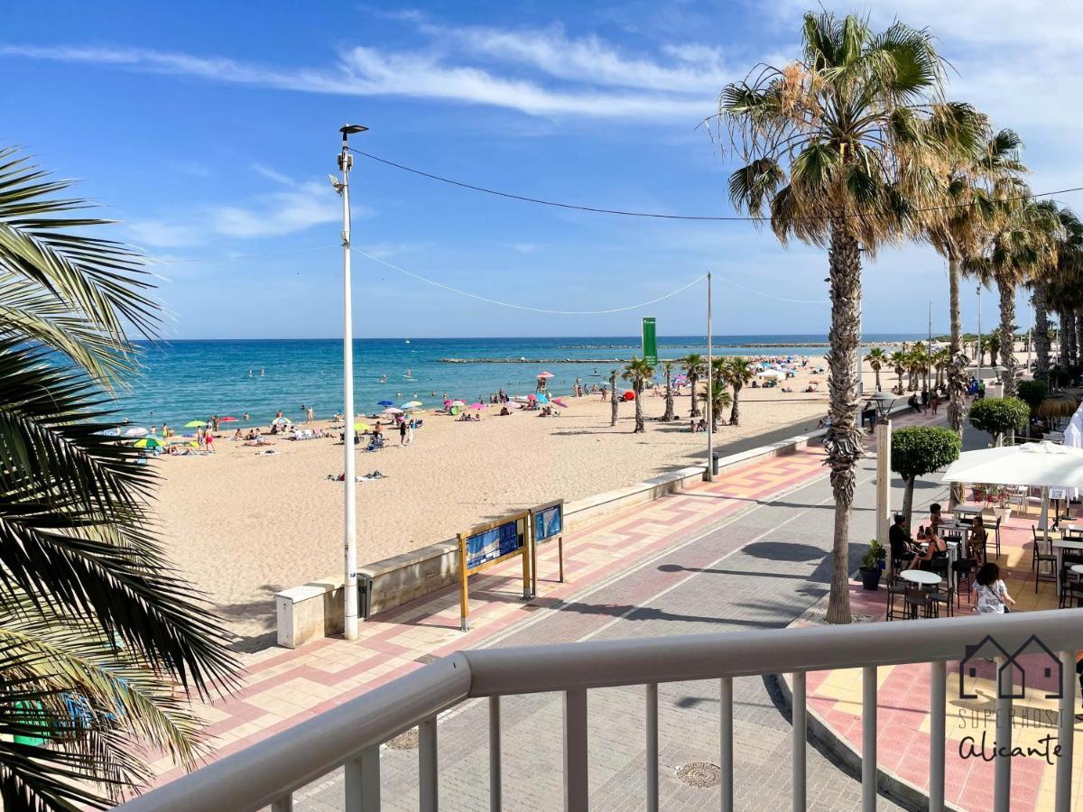 Maravillosas vistas a la bonita playa de Campello. El Campello Exterior foto