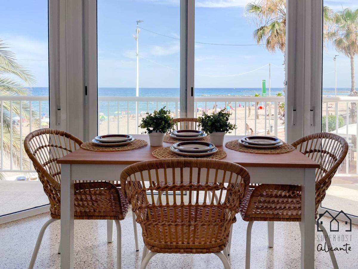 Maravillosas vistas a la bonita playa de Campello. El Campello Exterior foto