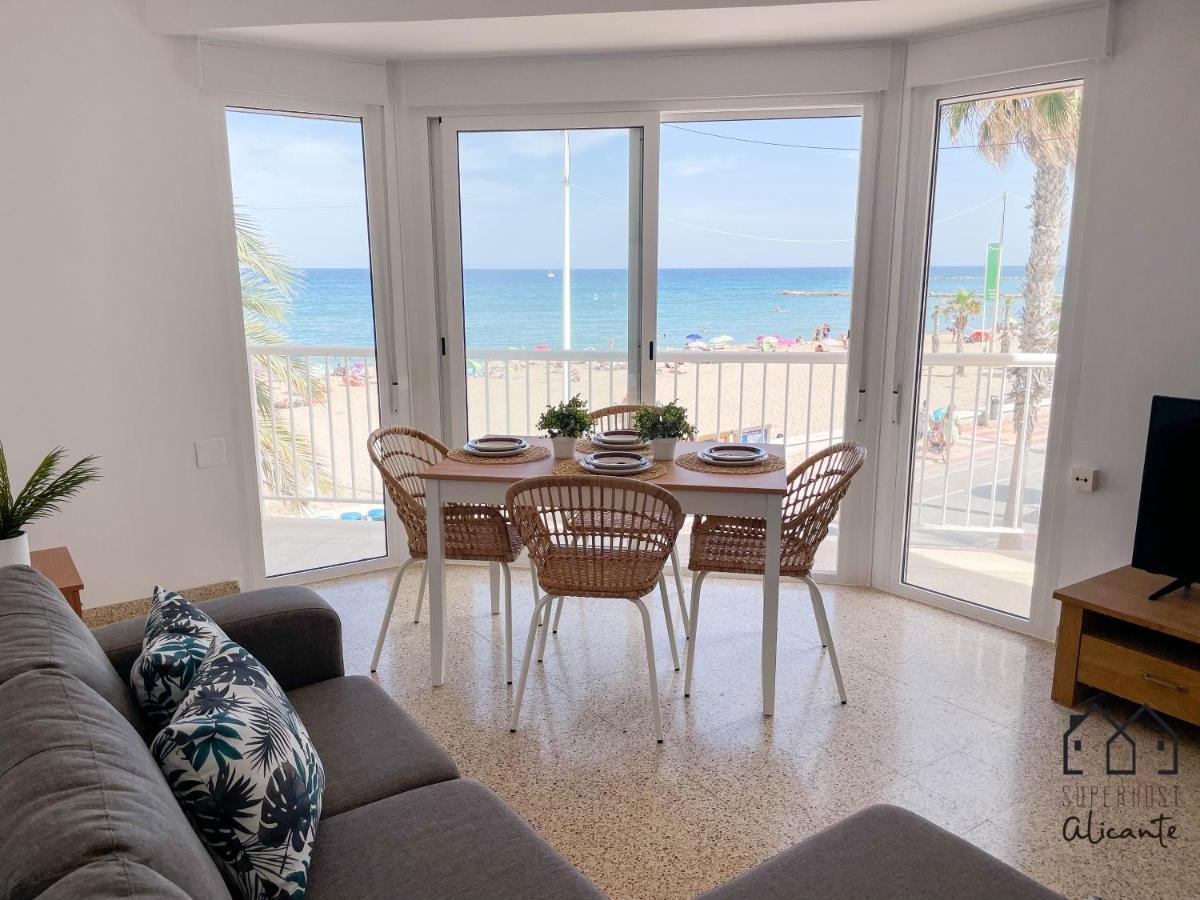 Maravillosas vistas a la bonita playa de Campello. El Campello Exterior foto